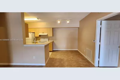 10312 S Fox Trail Rd S #1004, Royal Palm Beach, FL 33411 - Photo 3