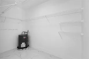 6580 W 27th Ct, Hialeah, FL 33016 - Photo 15