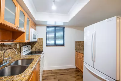 895 W 80th Pl, Hialeah, FL 33014 - Photo 5