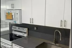 8775 Park Blvd, Miami, FL 33172 - Photo 7