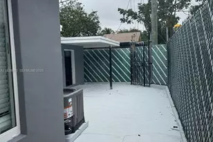 881 Hialeah Dr, Hialeah, FL 33010 - Photo 13