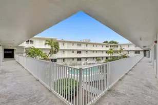 1895 Venice Park Dr, Miami, FL 33181 - Photo 11