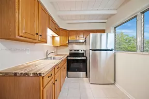 766 NW 42nd St, Oakland Park, FL 33309 - Photo 15