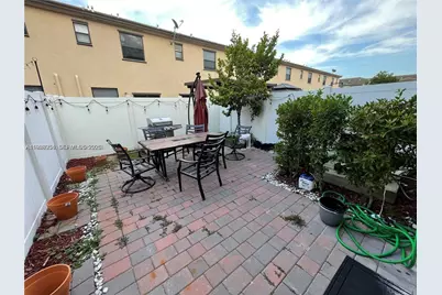 10491 W 34th Ct, Hialeah, FL 33018 - Photo 21