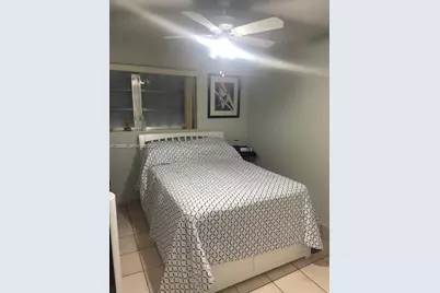 1011 NW 27th Ct, Miami, FL 33125 - Photo 11