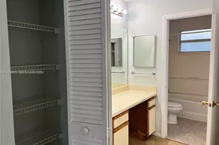 665 SW 113th Way, Pembroke Pines, FL 33025 - Photo 17