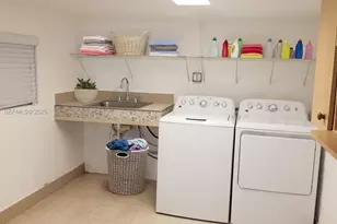 1071 W 66th St, Hialeah, FL 33012 - Photo 17