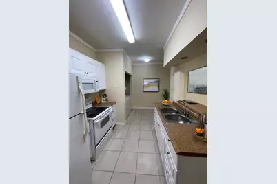 18310 NW 68th Ave #E, Hialeah, FL 33015 - Photo 3