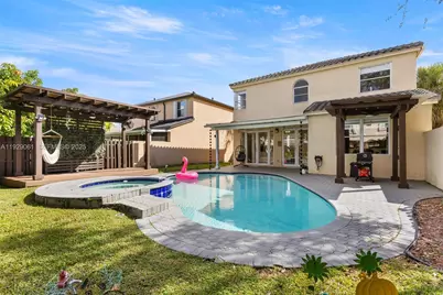 574 NW 159th Ave, Pembroke Pines, FL 33028 - Photo 1