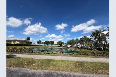 956 SW 148th Pl, Miami, FL 33194 - Photo 15