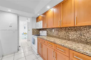 3200 Collins Ave, Miami Beach, FL 33140 - Photo 7