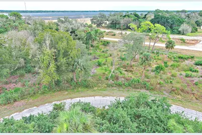 171 Carousel Ave, Labelle, FL 33935 - Photo 1