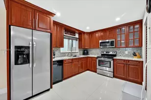1071 W 37th St, Hialeah, FL 33012 - Photo 9