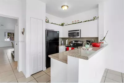 17710 NW 73rd Ave #201-20, Hialeah, FL 33015 - Photo 15