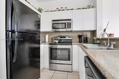 17710 NW 73rd Ave #201-20, Hialeah, FL 33015 - Photo 17