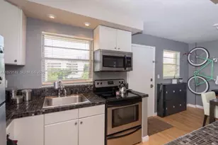 947 Lenox Ave., Miami Beach, FL 33139 - Photo 5