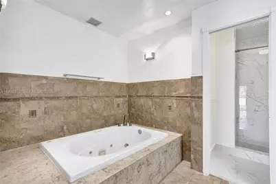 1051 NE 204th Ln, Miami, FL 33179 - Photo 27