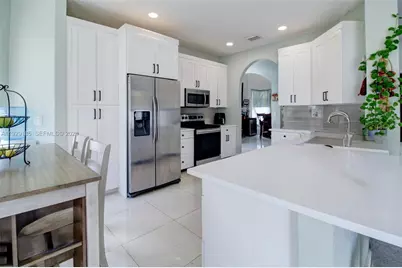 1156 NE 37th Pl, Homestead, FL 33033 - Photo 5
