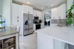 1156 NE 37th Pl, Homestead, FL 33033 - Photo 5