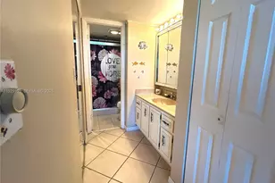 900 St Charles Pl, Pembroke Pines, FL 33026 - Photo 7