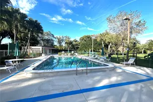 900 St Charles Pl, Pembroke Pines, FL 33026 - Photo 29