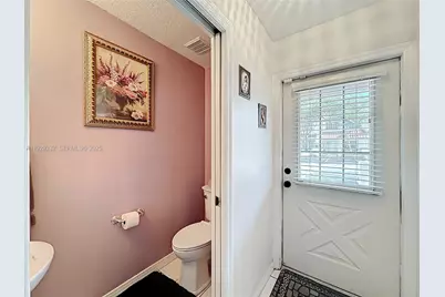 9521 NW 42nd St, Sunrise, FL 33351 - Photo 13