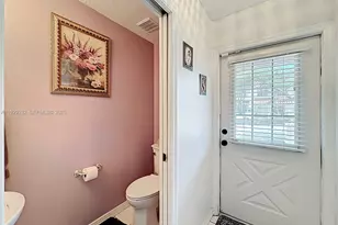 9521 NW 42nd St, Sunrise, FL 33351 - Photo 13