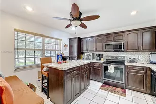 9521 NW 42nd St, Sunrise, FL 33351 - Photo 5