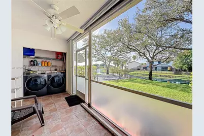 9521 NW 42nd St, Sunrise, FL 33351 - Photo 33