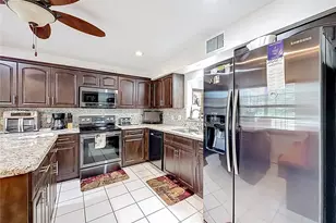 9521 NW 42nd St, Sunrise, FL 33351 - Photo 7