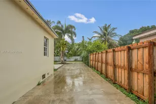 261 NW 144th St, Miami, FL 33168 - Photo 25
