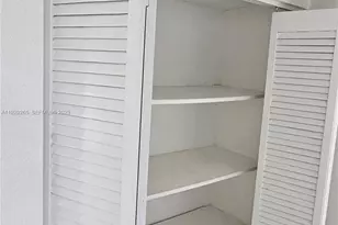 10000 NW 80th Ct, Hialeah Gardens, FL 33016 - Photo 11