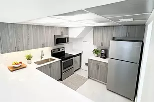 3079 NW 11th St, Miami, FL 33125 - Photo 9