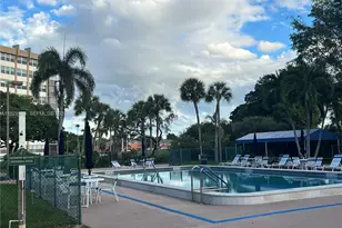 1100 St Charles Pl, Pembroke Pines, FL 33026 - Photo 23