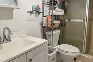 10090 NW 80th Ct, Hialeah Gardens, FL 33016 - Photo 11