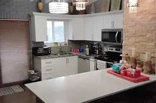 911 W Country Club Cir, Plantation, FL 33317 - Photo 11