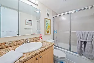 900 St Charles Pl, Pembroke Pines, FL 33026 - Photo 25