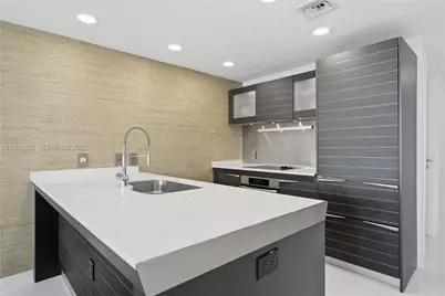 200 Biscayne Boulevard Way #3205, Miami, FL 33131 - Photo 13