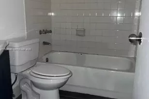 10000 NW 80th Ct, Hialeah Gardens, FL 33016 - Photo 15