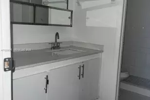 10000 NW 80th Ct, Hialeah Gardens, FL 33016 - Photo 9
