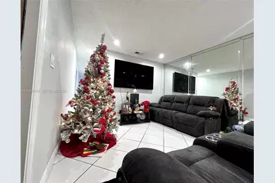 1430 W 42nd St, Hialeah, FL 33012 - Photo 7