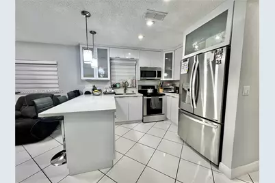 1430 W 42nd St, Hialeah, FL 33012 - Photo 5