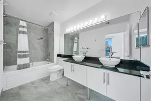 31 SE 5th St, Miami, FL 33131 - Photo 17