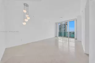 31 SE 5th St, Miami, FL 33131 - Photo 3