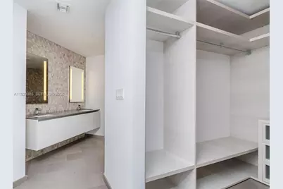 88 SW 7th St #2501, Miami, FL 33130 - Photo 15