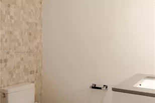 68 SE 6th St, Miami, FL 33131 - Photo 3