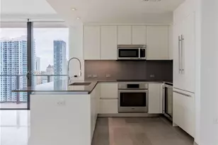 68 SE 6th St, Miami, FL 33131 - Photo 7