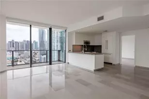 68 SE 6th St, Miami, FL 33131 - Photo 5