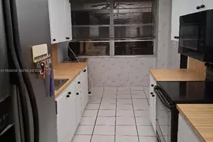 1100 St Charles Pl, Pembroke Pines, FL 33026 - Photo 7