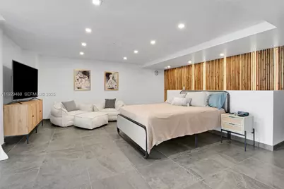 7600 Collins Ave #709, Miami Beach, FL 33141 - Photo 21